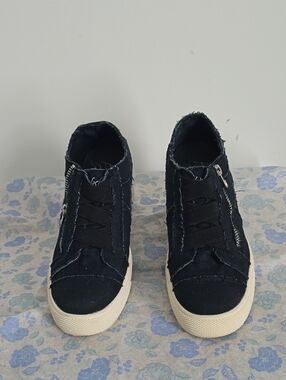 Women’s Frayed Edge Black Low-Top Sneakers with Ivory Sole
